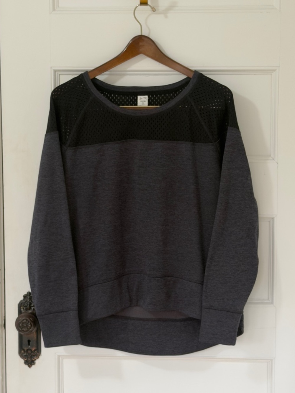 Champion Duo Dry Women’s Mesh Pullover in Black and Grey Size XL